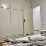 Spacious In Town, With Balcony - El Greco No 3 דירה