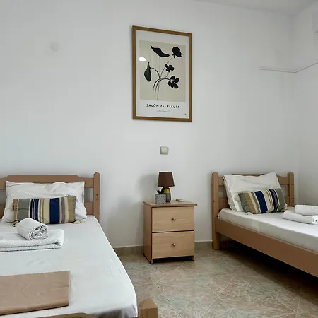 Spacious In Town, With Balcony - El Greco No 3 דירה *