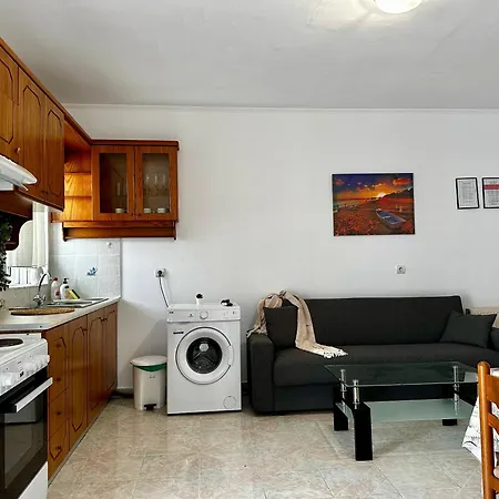 Spacious In Town, With Balcony - El Greco No 3 דירה *